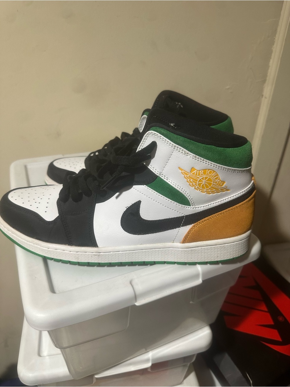 Nike Air Jordan 1 Mid White Black Green Gold